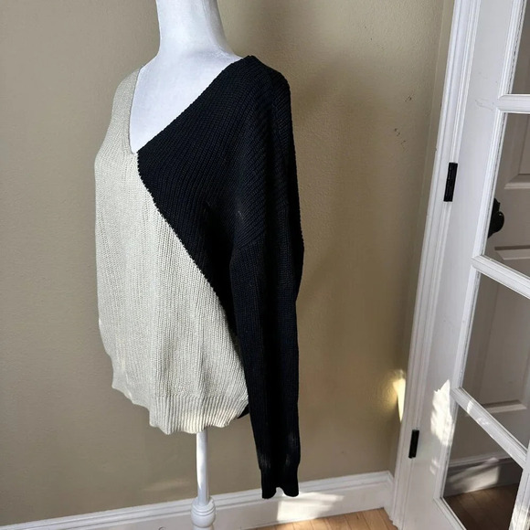 ELAN Two Tone Low Back Crossover V Neck Sweater Size Medium - Picture 3 of 9